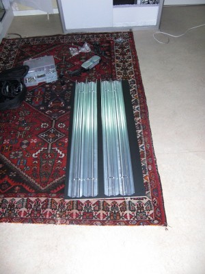 bild på reflektorer som är monterade på "taket"